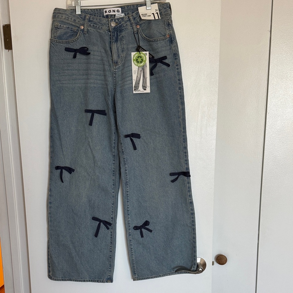 Women's Blue Jeans with Bow Accents. New. Size 11/30